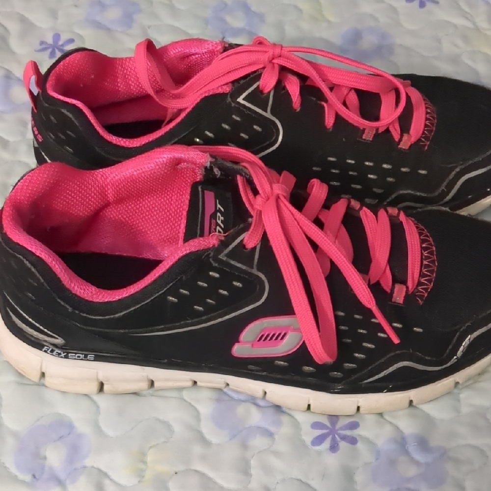 Skechers Black and Pink Sneakers with Sporty Design